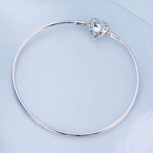 Nyitott szív alakú kapocs szerkezet és S925 fémjelzés az ezüst bangle karkötőn