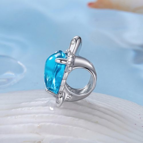 áttetsző kék köves teknős alakú ezüst charm elegáns kialakítással