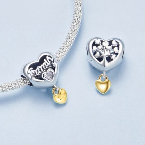family love témájú ezüst charm arany függő szívvel és csillogó részletekkel
