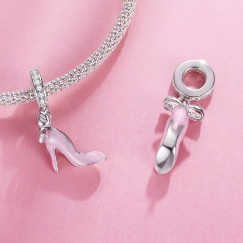 rózsaszín magassarkú cipő charm ezüst kivitelben elegáns kialakítással