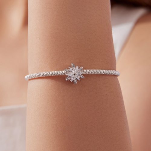 csillogó hópehely formájú ezüst charm elegáns kialakítással