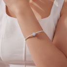 kristályfinom részletekkel készült ezüst hópehely charm kristályos díszítéssellyos mintázatú ezüst hópehely charm ünnepi hatással