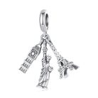 925-ös sterling ezüstből készült utazási témájú függő charm, amelyen az Eiffel-torony, a Szabadság-szobor és a Big Ben részletgazdag miniatűr medáljai függenek egy sima felületű rögzítőgyűrűről,