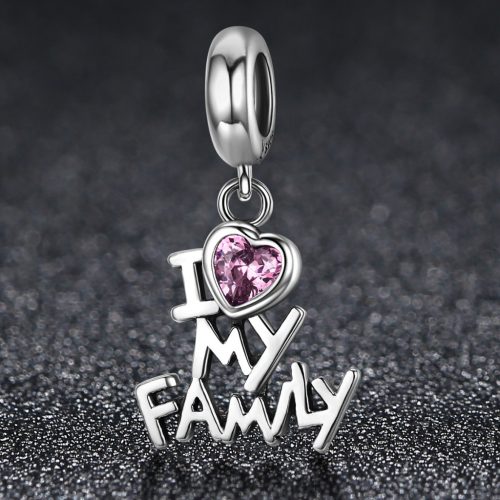 Rózsaszín kristályos szívvel díszített ezüst “I love my family” medál, Pandora kompatibilis.