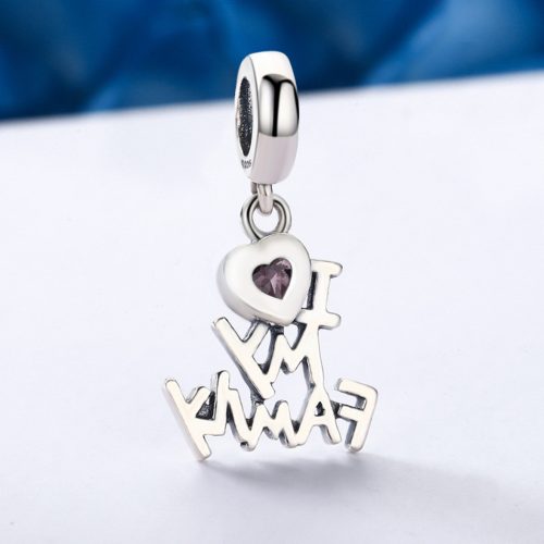“My family” feliratú ezüst charm rózsaszín szívkővel, Pandora kompatibilis karkötőre.