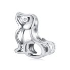 925-ös sterling ezüstből készült, áttört kialakítású kutyás charm csillogó cirkónia kővel, fehér háttér előtt.