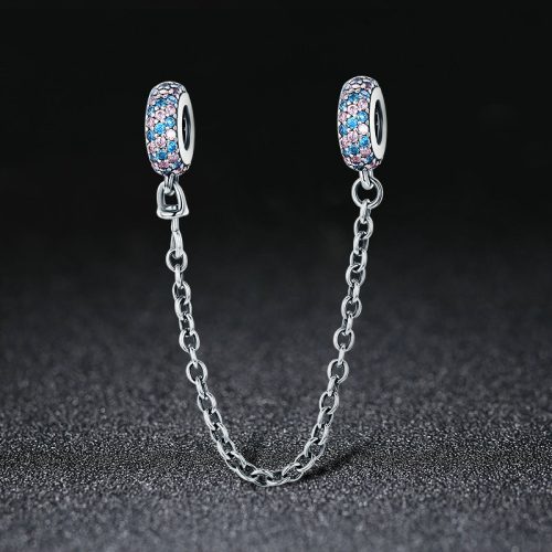 Kék és rózsaszín kövekkel díszített ezüst safety chain charm, Pandora kompatibilis ékszerhez.