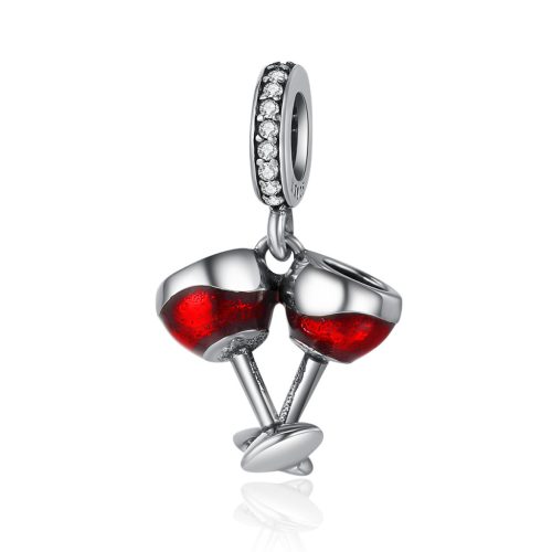 925 sterling ezüstből készült, Pandora kompatibilis vörösboros medál fehér háttér előtt.